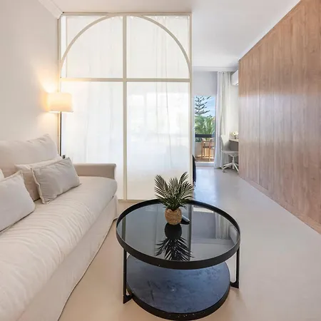 In Private Urbanization Next To The Sea מארבלה