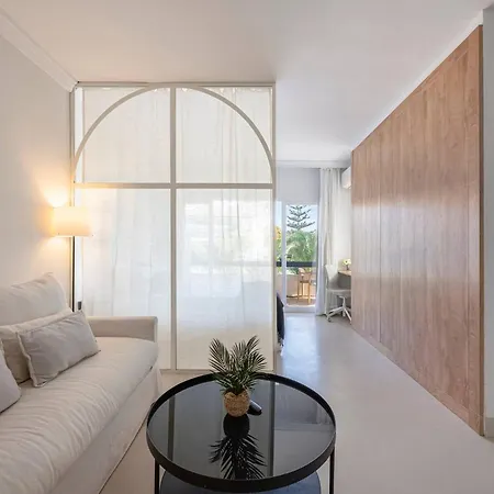 In Private Urbanization Next To The Sea