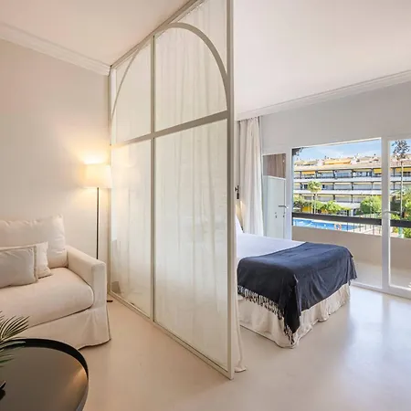 In Private Urbanization Next To The Sea