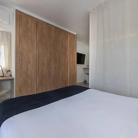 In Private Urbanization Next To The Sea * Μαρμπέλλα