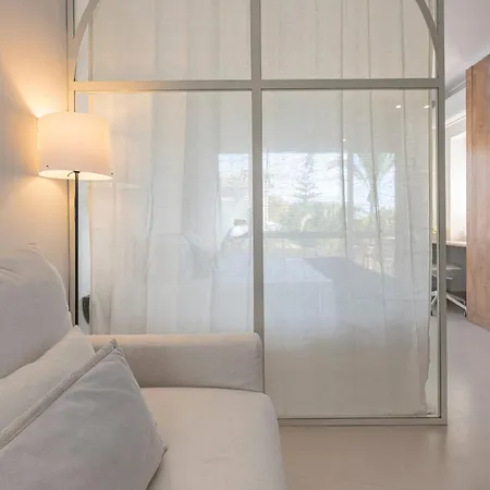 In Private Urbanization Next To The Sea * Μαρμπέλλα