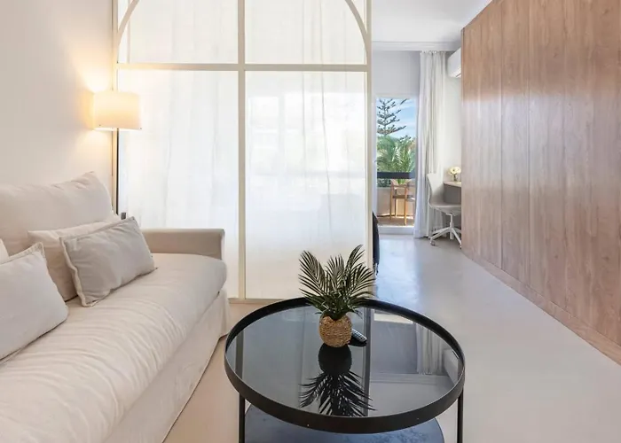 In Private Urbanization Next To The Sea マルベーリャ