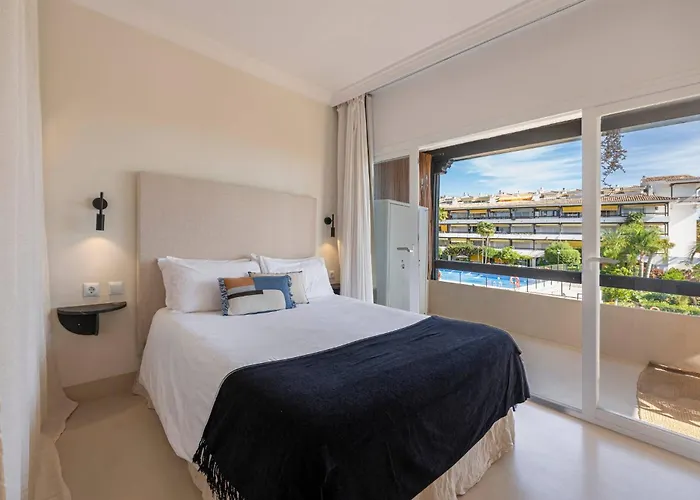 In Private Urbanization Next To The Sea マルベーリャ