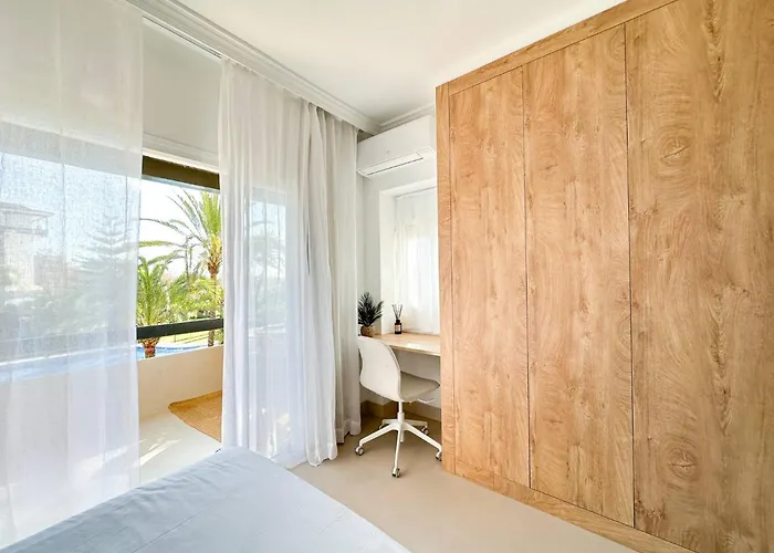 In Private Urbanization Next To The Sea マルベーリャ
