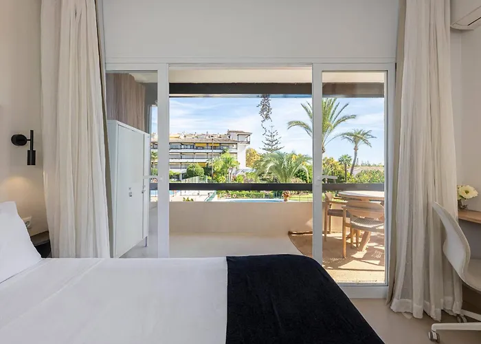In Private Urbanization Next To The Sea * マルベーリャ