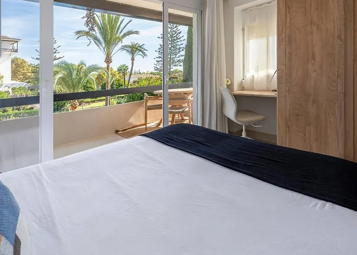 Apartament In Private Urbanization Next To The Sea Marbella